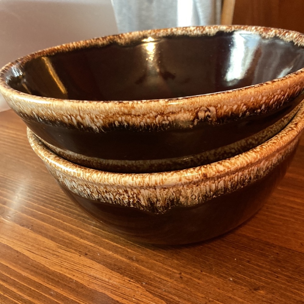 2 vintage bowls 9 inches across both 2 inches deep and 4 inches deep